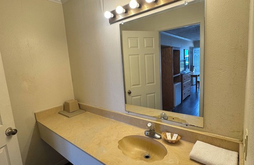 New Llano Hotel | Country Inn
