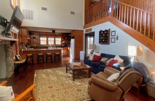 Pittsburg House | Country living with a cozy cabin and a fishing pond out back for your enjoyment!