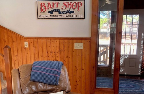 Pittsburg House | Country living with a cozy cabin and a fishing pond out back for your enjoyment!