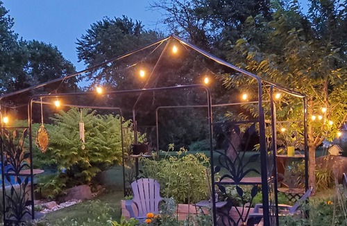 South Glengarry House | Country Manor....a cozy zen oasis with large studio!