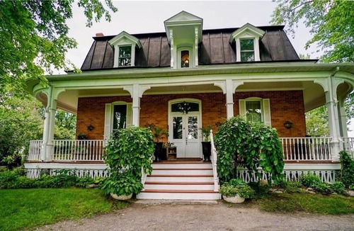 South Glengarry House | Country Manor....a cozy zen oasis with large studio!