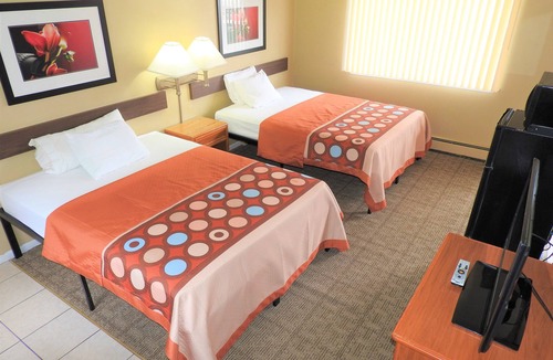 South Lyon Hotel | Country Meadow inn