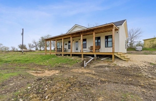 San Marcos Cabin | Country oasis w/view in convenient location!