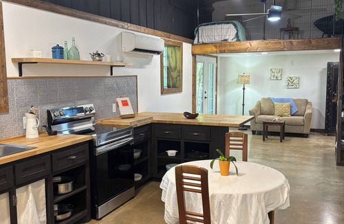 Lone Star Cottage | Country Ohana with WiFi and AC in lovely Daingerfield - fishing, swimming etc!