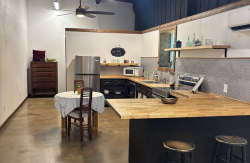 Lone Star Cottage | Country Ohana with WiFi and AC in lovely Daingerfield - fishing, swimming etc!