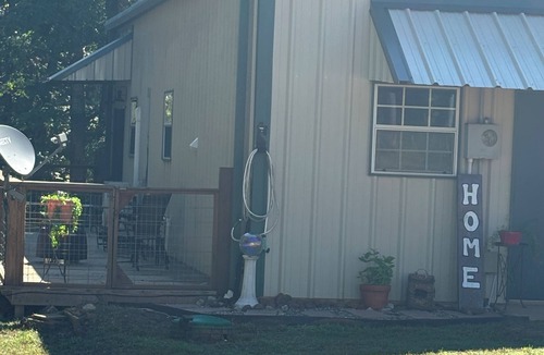 Lone Star Cottage | Country Ohana with WiFi and AC in lovely Daingerfield - fishing, swimming etc!