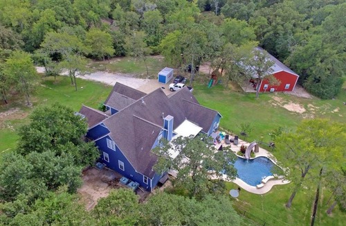 Wellborn House | Country peace and quiet just minutes from campus and Kyle Field,