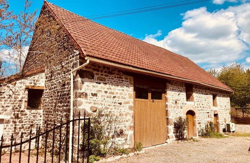 Vievy Cottage | Country property with private pool, in the heart of Burgundy.