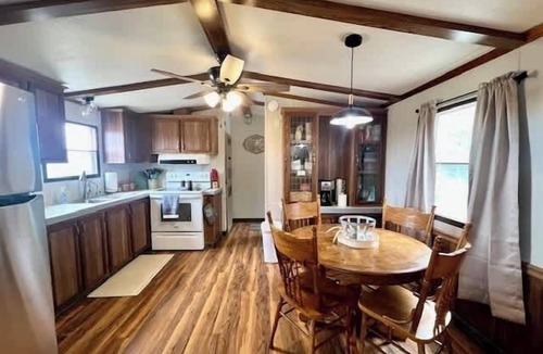 Neodesha House | Country Retreat, enjoy peace and quiet