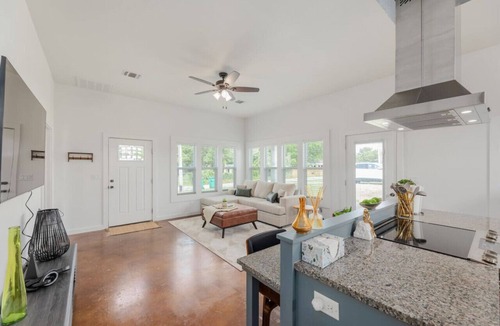 La Grange House | Country Retreat Near Downtown, Winery and Brewery