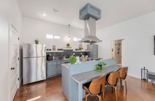 La Grange House | Country Retreat Near Downtown, Winery and Brewery