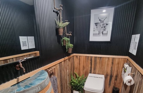 Smythesdale House | Country Retro Caravan Cottage