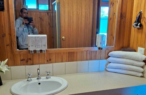 St. Arnaud Hotel | Country Road Motel