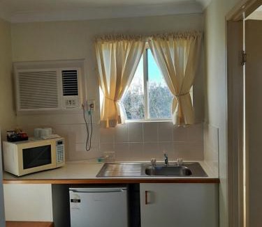 Warwick Hotel | Country Rose Motel Warwick