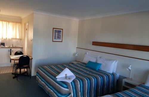 Warwick Hotel | Country Rose Motel Warwick