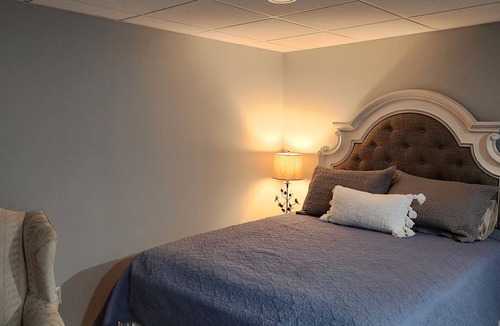 Lyndon Apartment | Country setting close to town