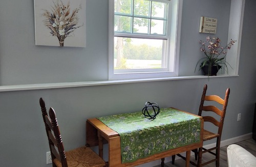 Lyndon Apartment | Country setting close to town