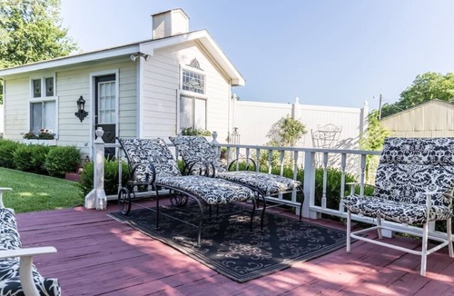 Ovilla House | Country Setting just close enough to the city! Large groups welcome!