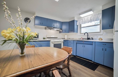 Jackson House | Country Setting & Views - Garage Parking - Fast Wifi