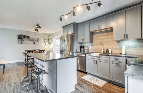 Waco House | Country Setting w/Modern Feel! Group Stay in Waco