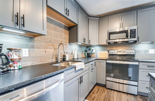 Waco House | Country Setting w/Modern Feel! Group Stay in Waco
