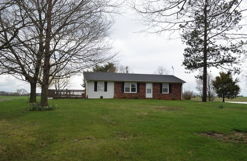 Etoile House | Country setting with mature trees, large deck. Game/Rec room, Fire Pit and Grill
