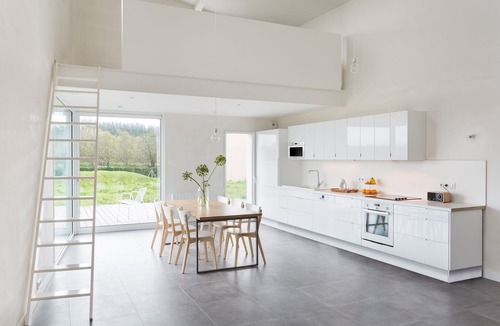 Loctudy House | Country Side by the sea. The countryside by the sea in a contemporary house.