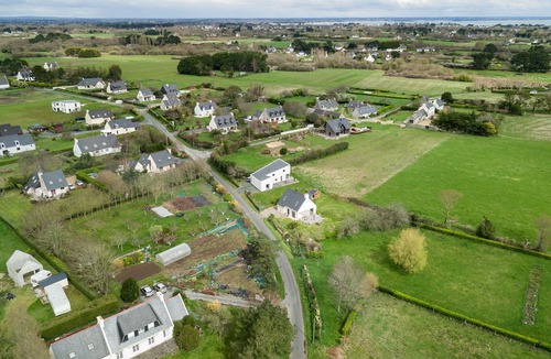Loctudy House | Country Side by the sea. The countryside by the sea in a contemporary house.