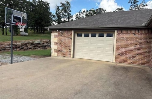 Atoka House | Country Solitude! Sleeps 10 on 7 Acres!