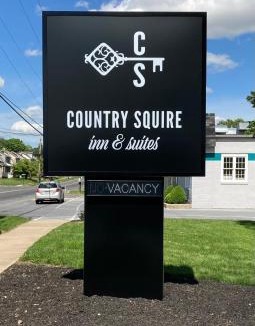 New Holland Hotel | Country Squire Inn and Suites