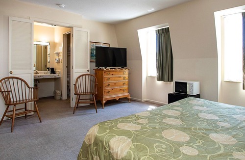 Coshocton Hotel | Country Squire Inn & Suites