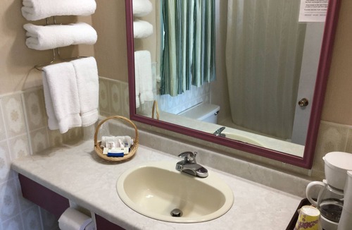 Arnprior Hotel | Country Squire Motel