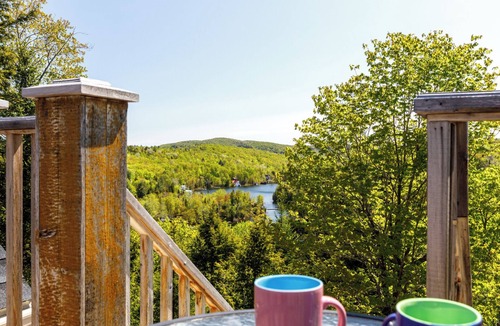 Mauricie Ski Chalet | Country-style cottage on the shore of a lake at 5 minutes from a national park.