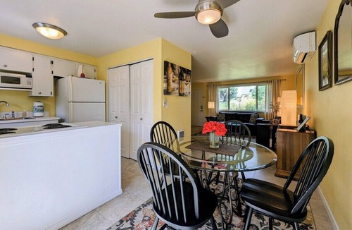 Carlton House | Country View Cottage #2: Unwined
