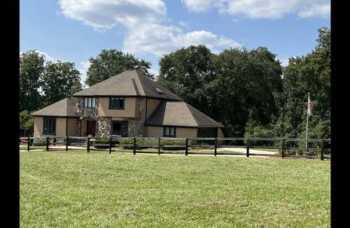 Conyers House | Country Villa - Lakefront Pool