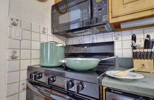 Killington House | CountryBear- AC, Pool, Hot Tub, Fire Pit, Grill