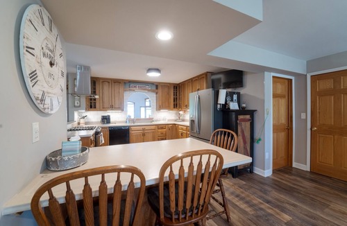 Bangor House | CountryEstate minutes away from South Haven. Swimming Pool, Hot Tub, Sport Court