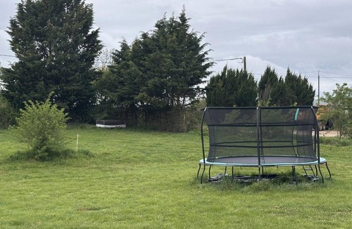 Saint-Bonnet-de-Four Cottage | Countryside Cottage with Wifi and Pets Allowed
