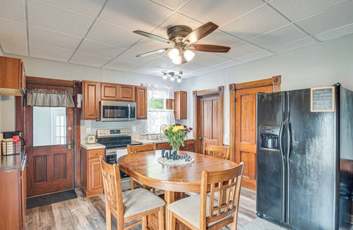 Biggsville Cottage | Countryside Biggsville Home w/Yard, Dogs Welcome!