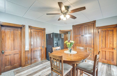 Biggsville Cottage | Countryside Biggsville Home w/Yard, Dogs Welcome!