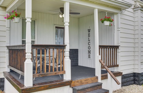 Biggsville Cottage | Countryside Biggsville Home w/Yard, Dogs Welcome!