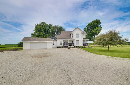 Biggsville Cottage | Countryside Biggsville Home w/Yard, Dogs Welcome!