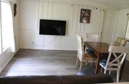 Iowa Colony House | Countryside Bliss - Entire Home on 2 Acres