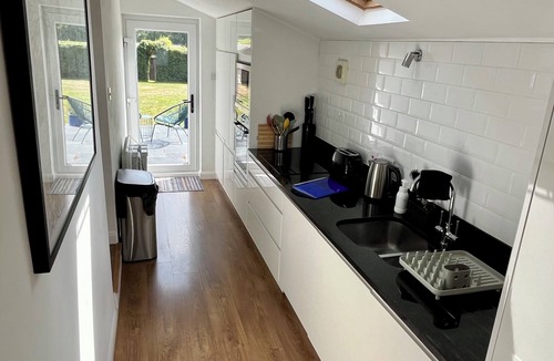 Godstone House | Countryside bungalow with off-road parking