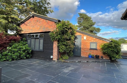 Godstone House | Countryside bungalow with off-road parking