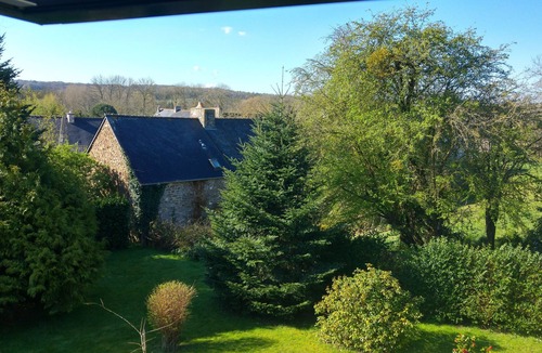 Plouer-sur-Rance Cottage | Countryside by the sea: charming duplex with terrace, in a quiet location