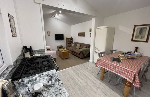 Faversham House | Countryside Cottage with Views Across Fields