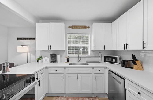 Sherman House | Countryside Cottage Getaway | 3BD/3BA w Patio+BBQ