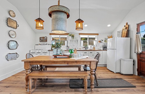 Newcastle House | Countryside Cottage