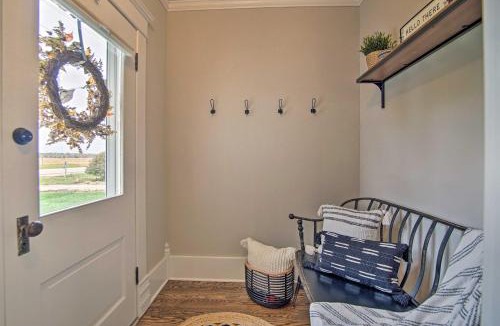 Pauline House | Countryside Cottage w/Large Yard Near Topeka